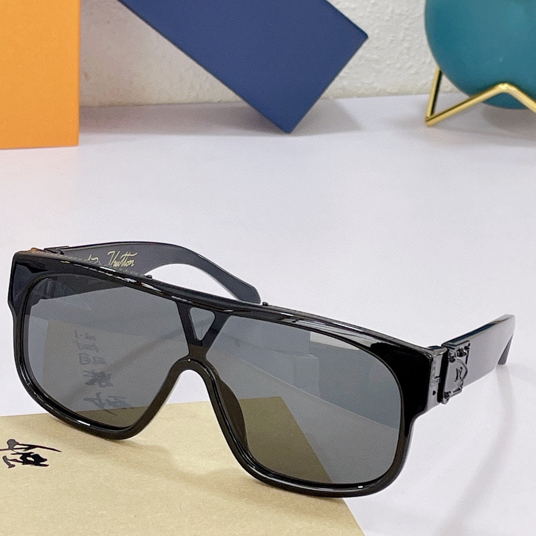 Louis Vuitton Sunglasses - DEEPREPS