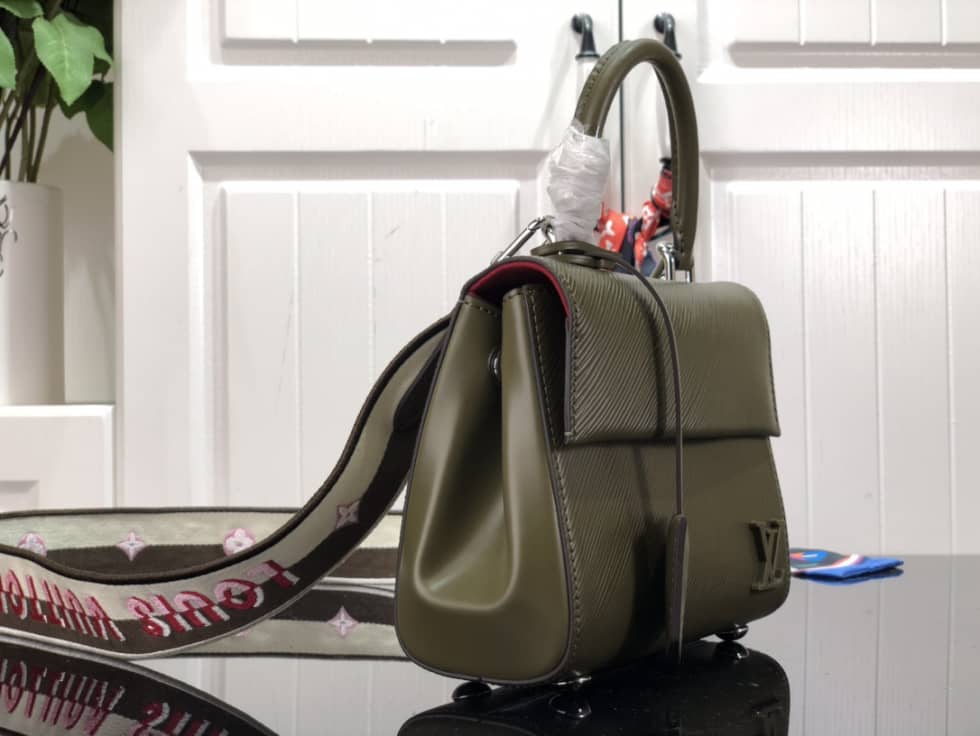 Louis Vuitton Cluny Mini Epi Leather M58928 Replica Shoulder Bag - DEEPREPS