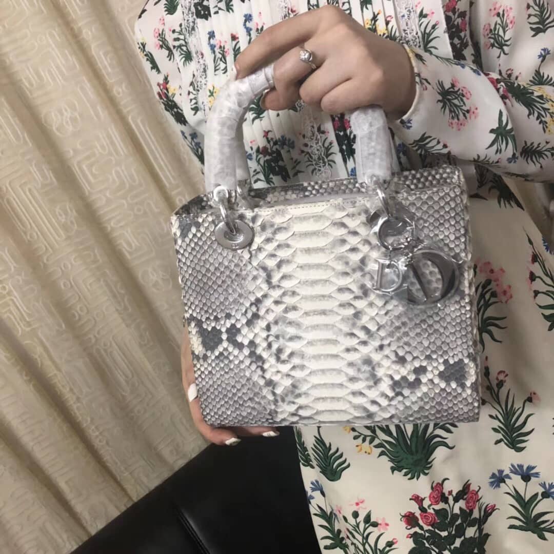 Christian Dior Lady Dior 24CM Replica Bag - DEEPREPS