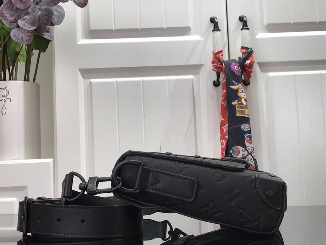 Louis Vuitton Taurillon Monogram Leather Trunk Messenger Bag Replica M57726 - DEEPREPS