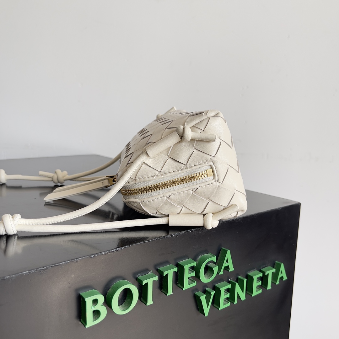 Bottega Veneta Woman - DEEPREPS
