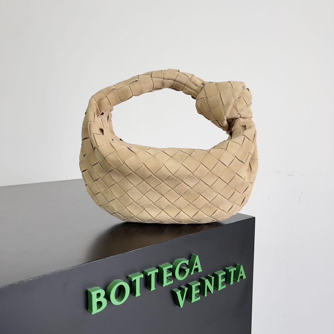 Bottega Veneta Woman - DEEPREPS