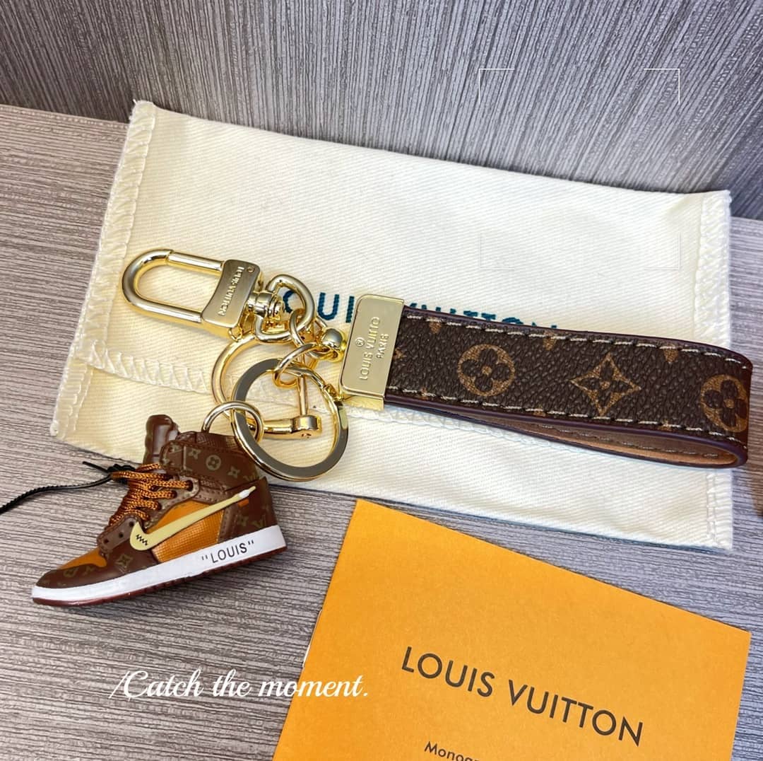 Wholesale Louis Vuitton AAA+ Key Chain - DEEPREPS