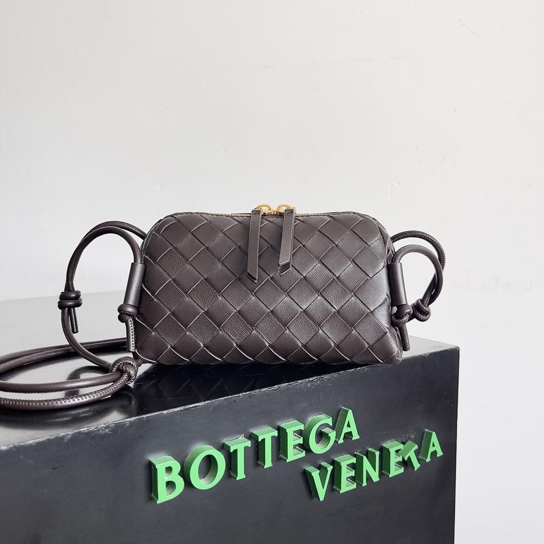 Bottega Veneta Woman - DEEPREPS