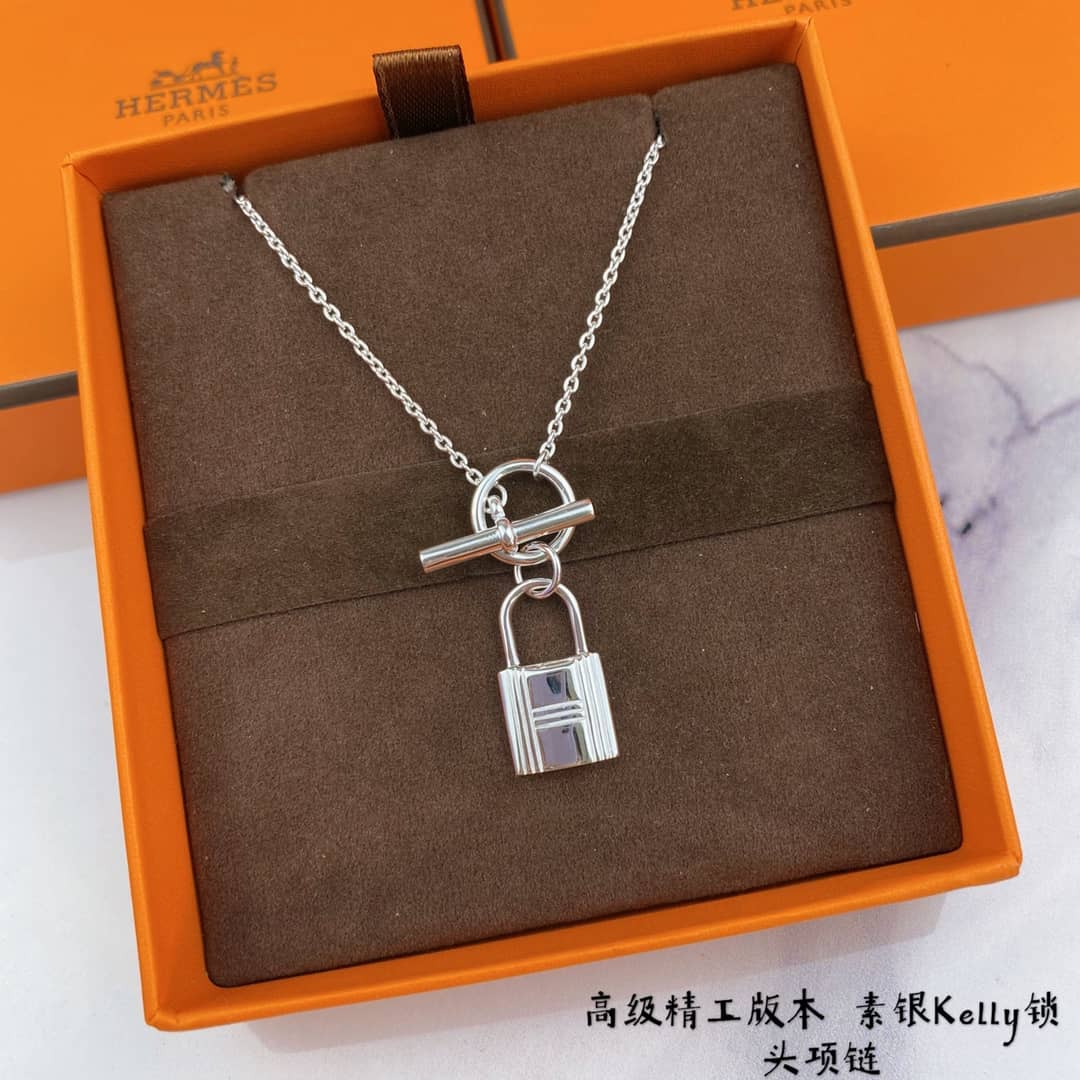 Fake Hermes Logo Necklace - DEEPREPS