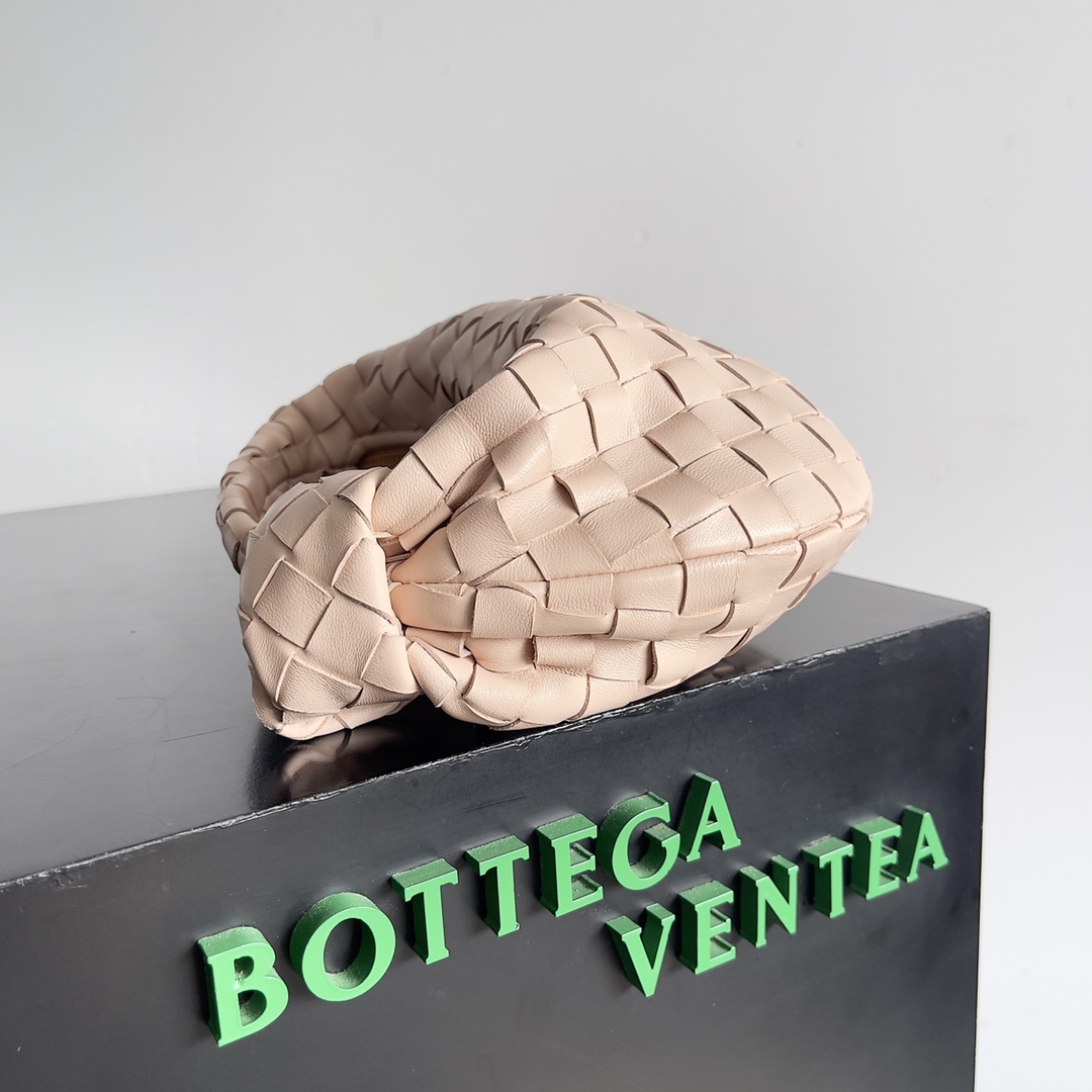Bottega Veneta Woman - DEEPREPS
