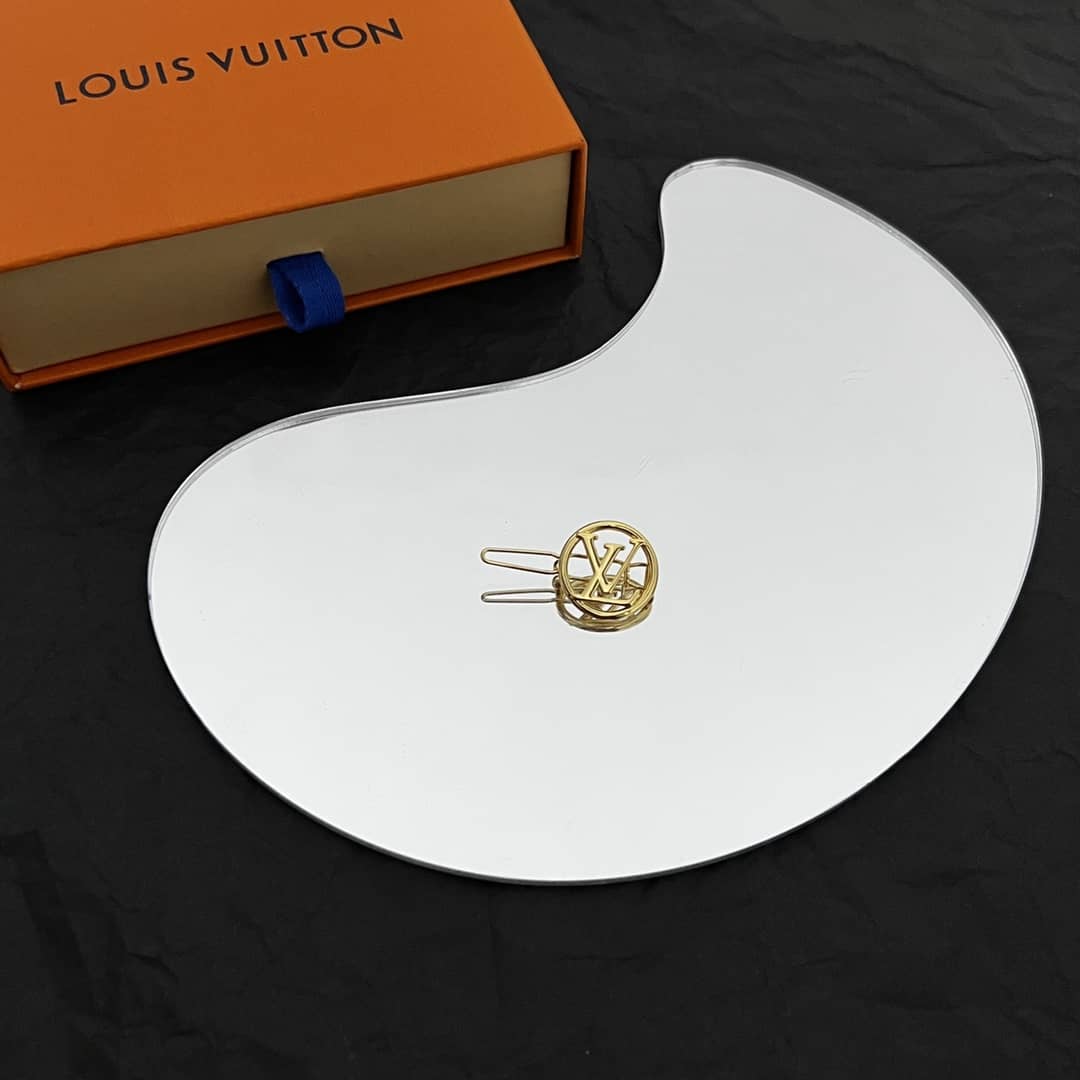 Wholesale Louis vuitton Logo Hair Pin - DEEPREPS