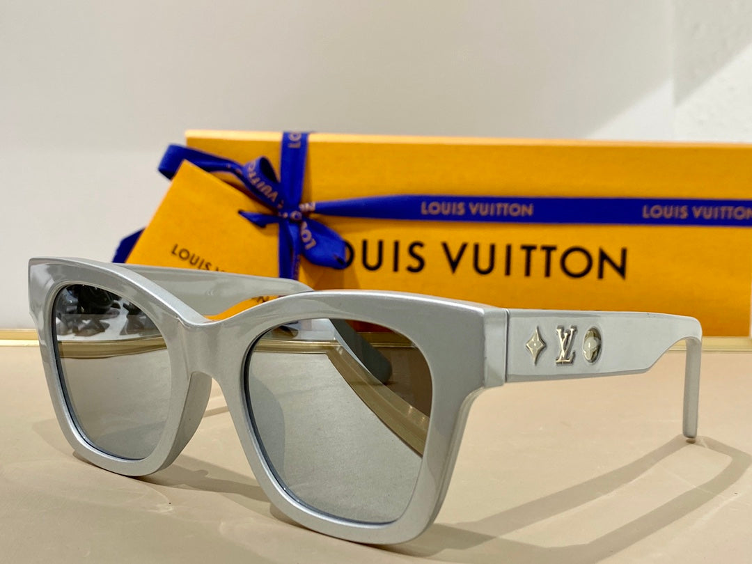 Louis Vuitton Sunglasses - DEEPREPS