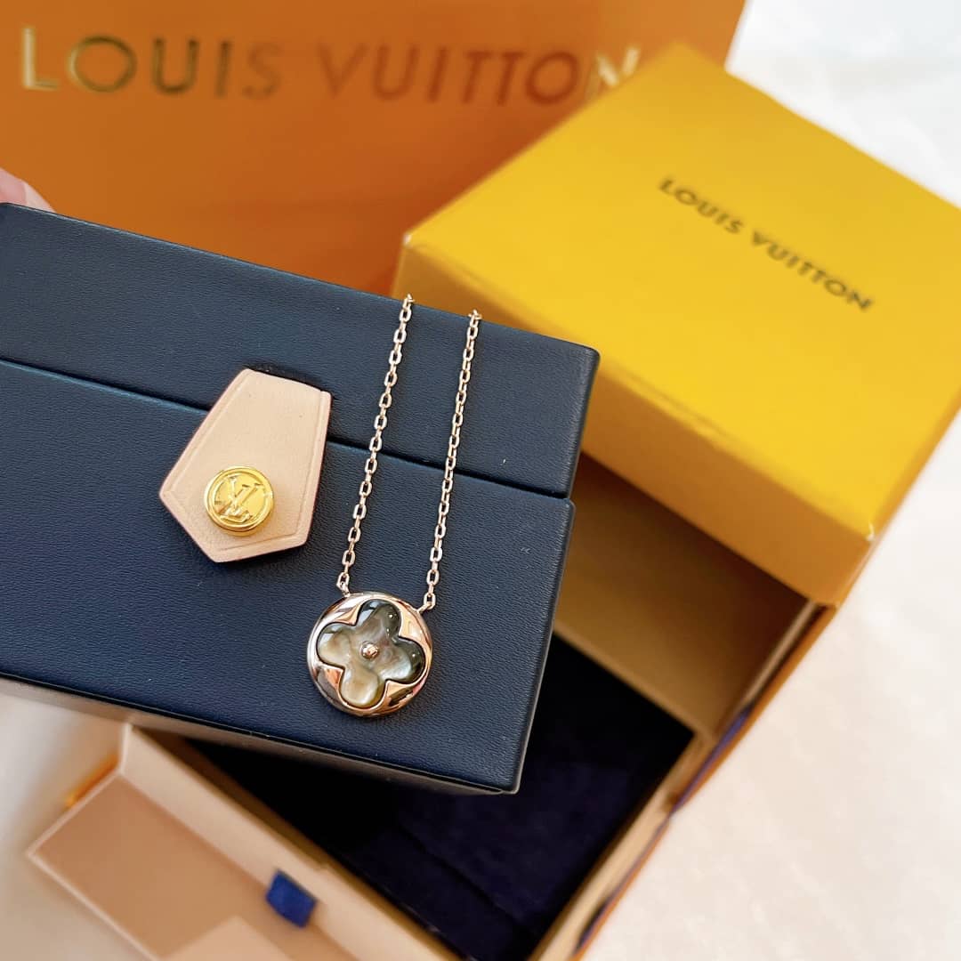 Louis vuitton Necklace For Sale - DEEPREPS