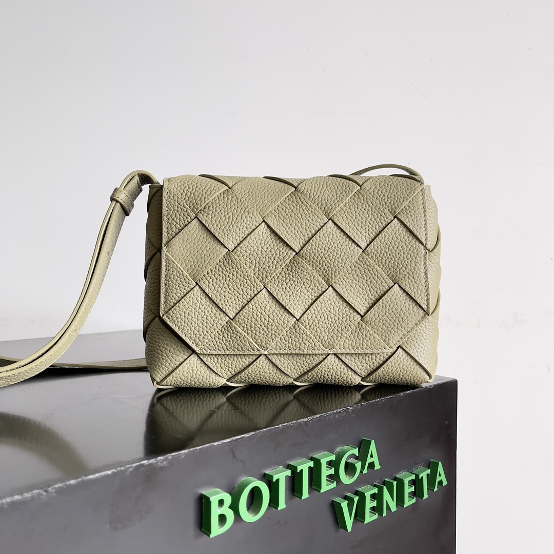 Bottega Veneta Woman - DEEPREPS