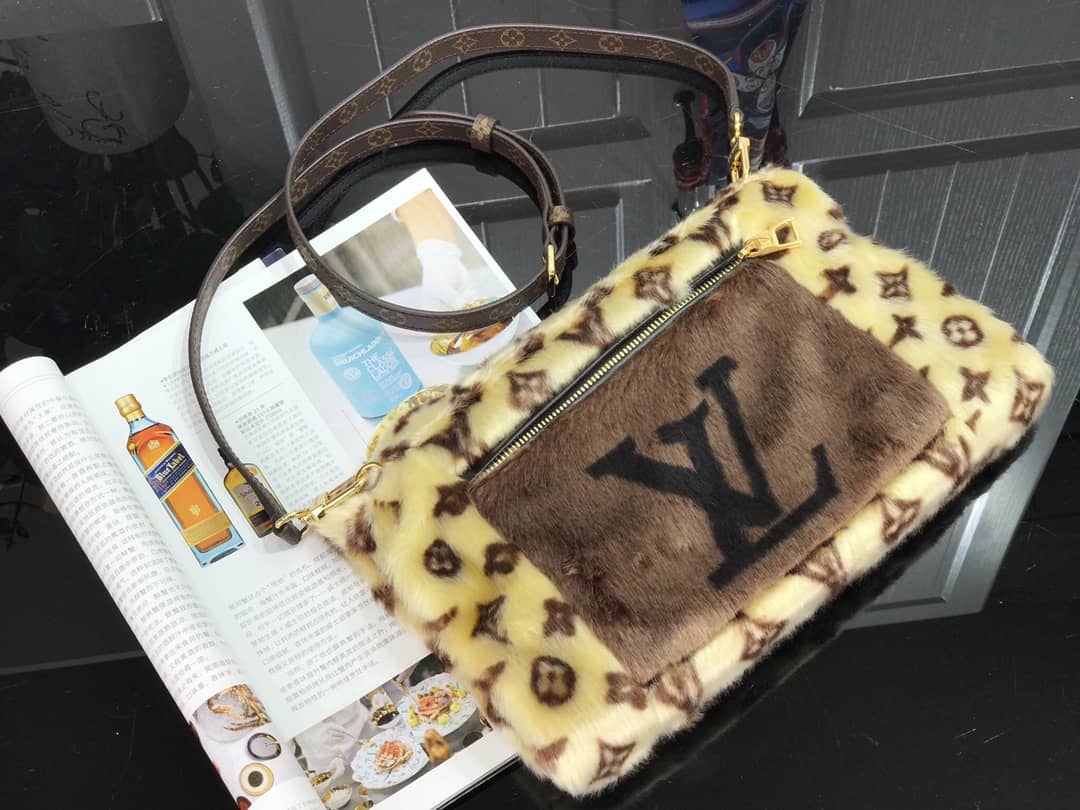 Louis Vuitton In The Winter Muff Replica Bag M76094 - DEEPREPS