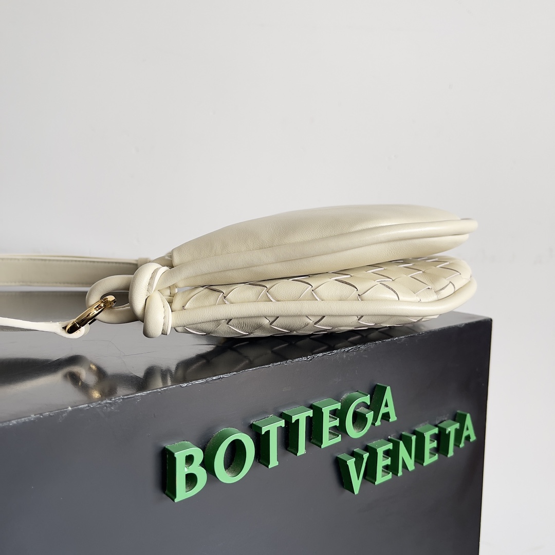 Bottega Veneta Woman - DEEPREPS