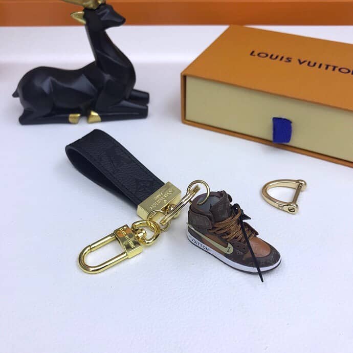 Luxury Louis Vuitton Classic AAA+ Key Chain - DEEPREPS