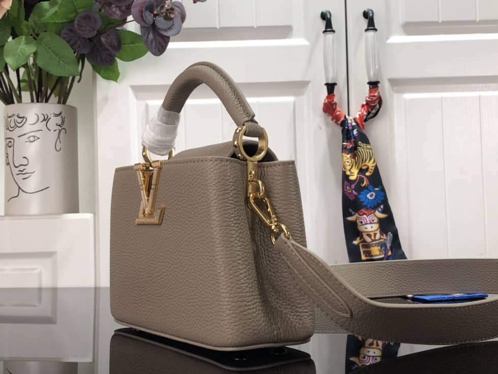 Louis Vuitton Capucines Mini Beige M59066 Replica Shoulder Bag - DEEPREPS