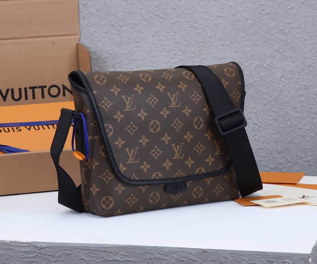 Louis Vuitton Monogram Magnetic Messenger Bag Replica M45557 - DEEPREPS