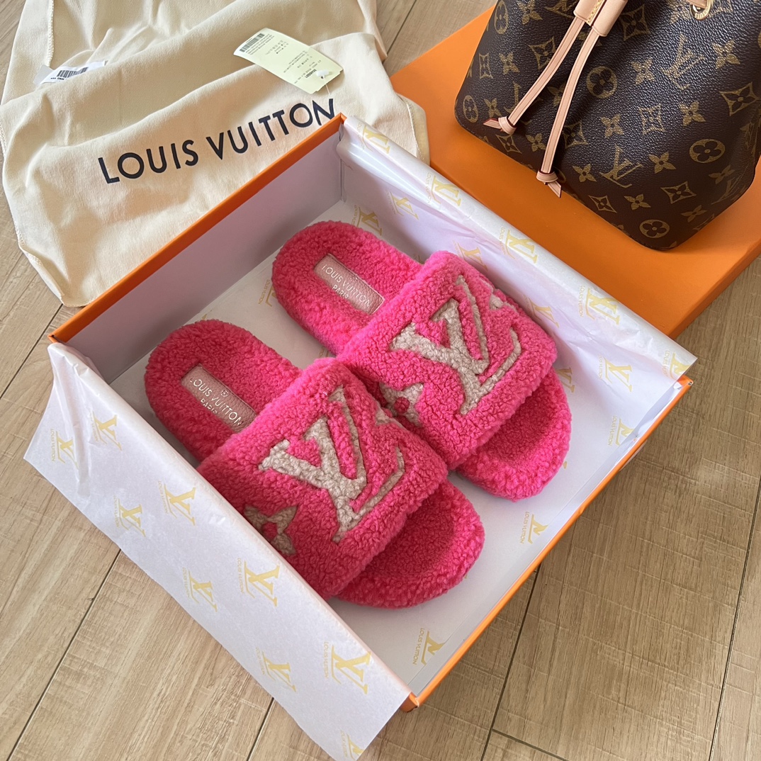 LOUIS VUITTON lamb plush sandals - DEEPREPS