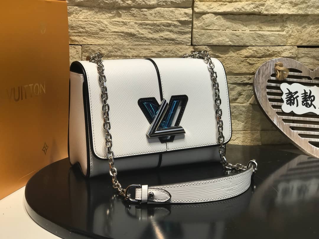 Louis Vuitton AAA Replica Chain Shoulder Bag White - DEEPREPS