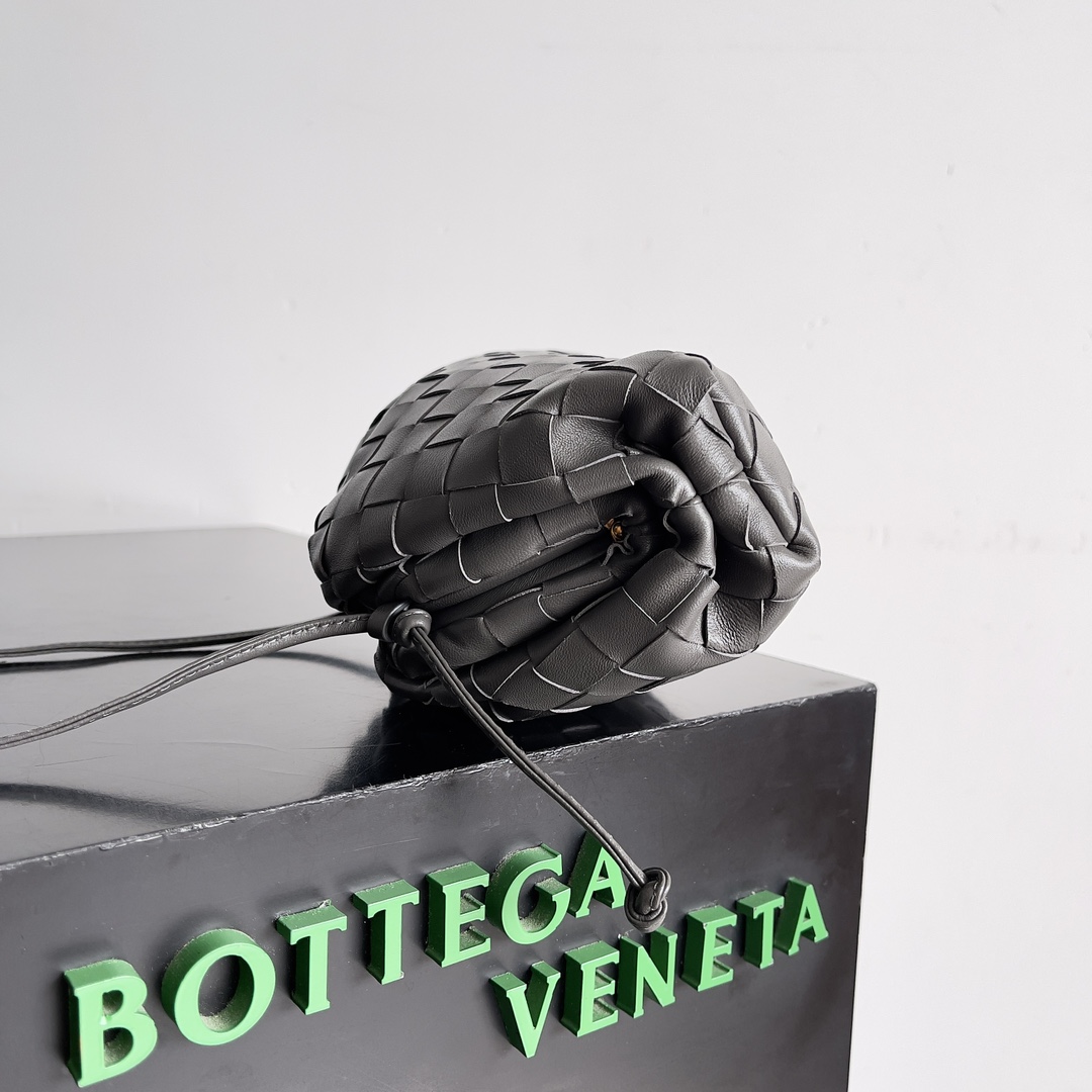 Bottega Veneta Woman - DEEPREPS
