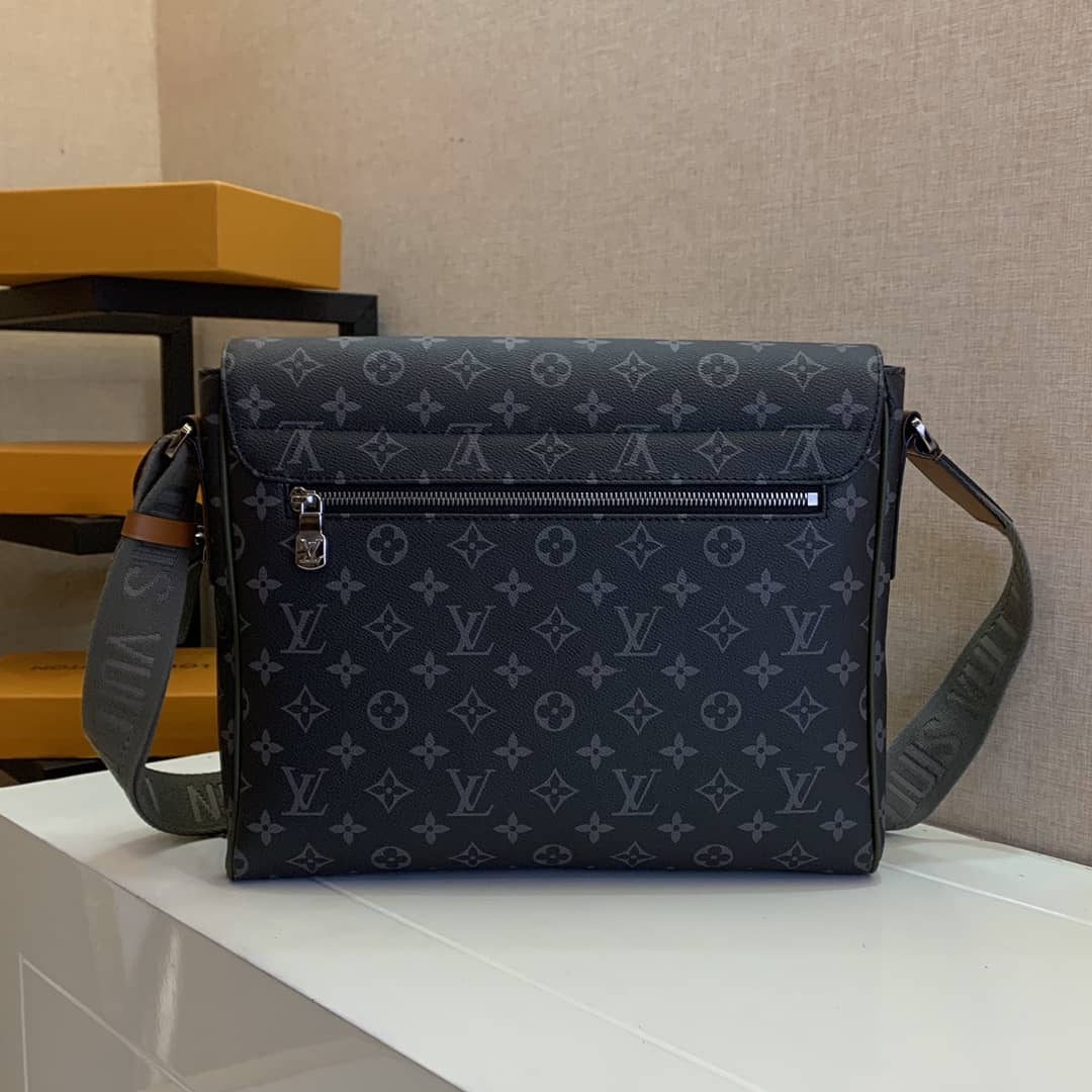 Louis Vuitton District MM Monogram Eclipse Messenger Bag Replica M40239 - DEEPREPS