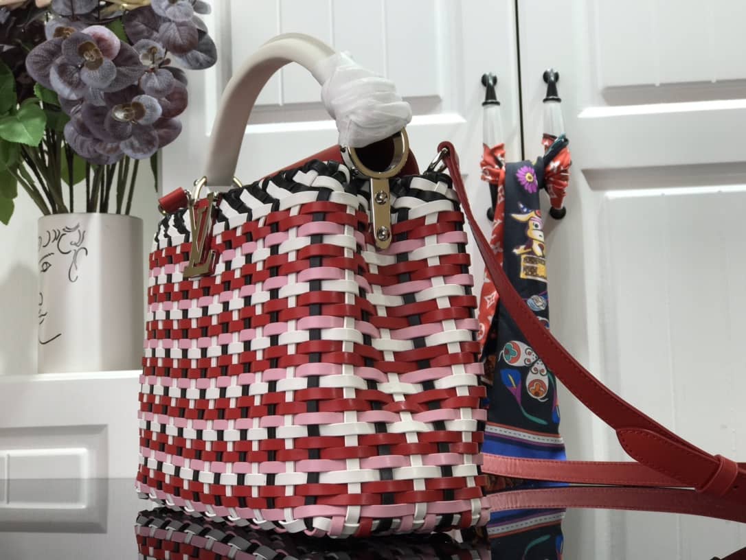 Louis Vuitton Capucines Taurillon Shoulder Bag Replica Red M94519 - DEEPREPS