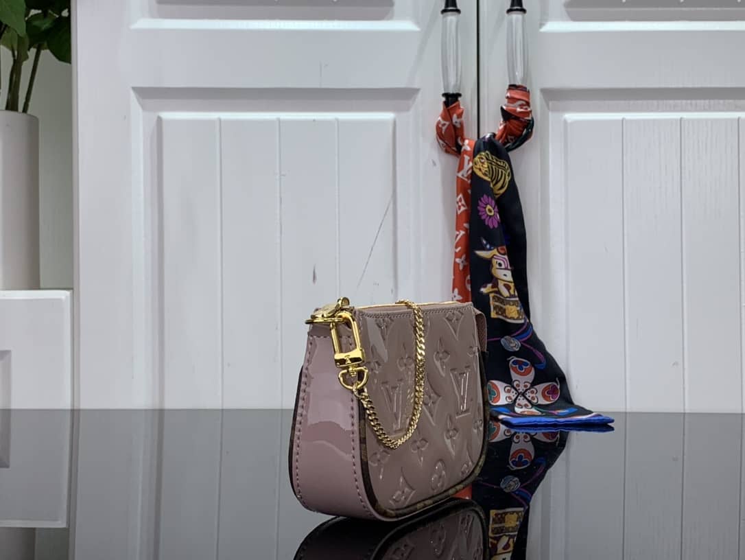 Louis Vuitton Pochette Dupe Monogram Vernis Accessories Replica Pouch Pink M58009 - DEEPREPS