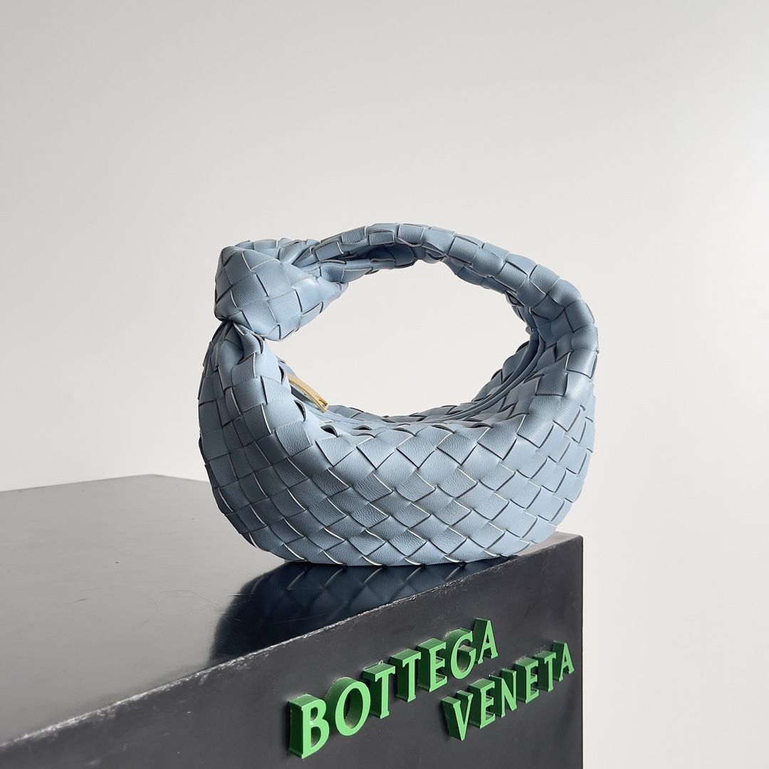 Bottega Veneta Woman - DEEPREPS