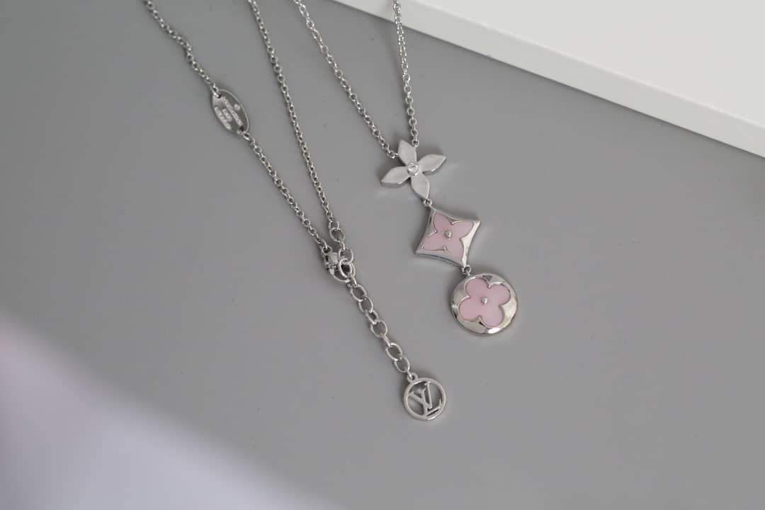 Fake Louis vuitton Logo Necklace - DEEPREPS