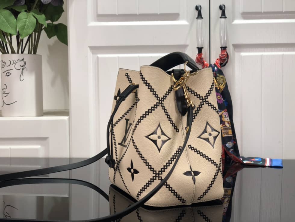 Louis Vuitton NeoNoe MM Cream M46023 Replica Bucket Bag - DEEPREPS