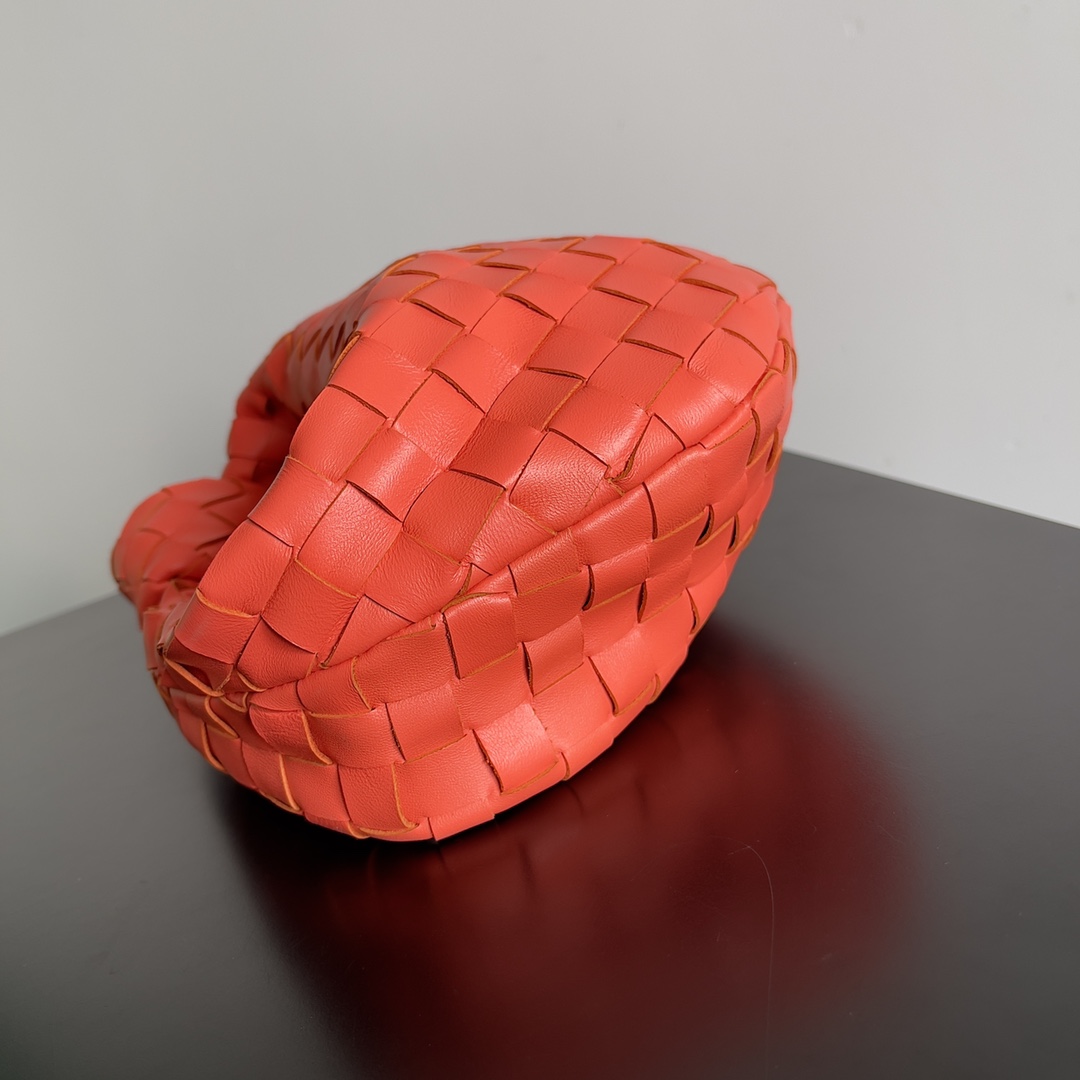 Bottega Veneta Woman - DEEPREPS