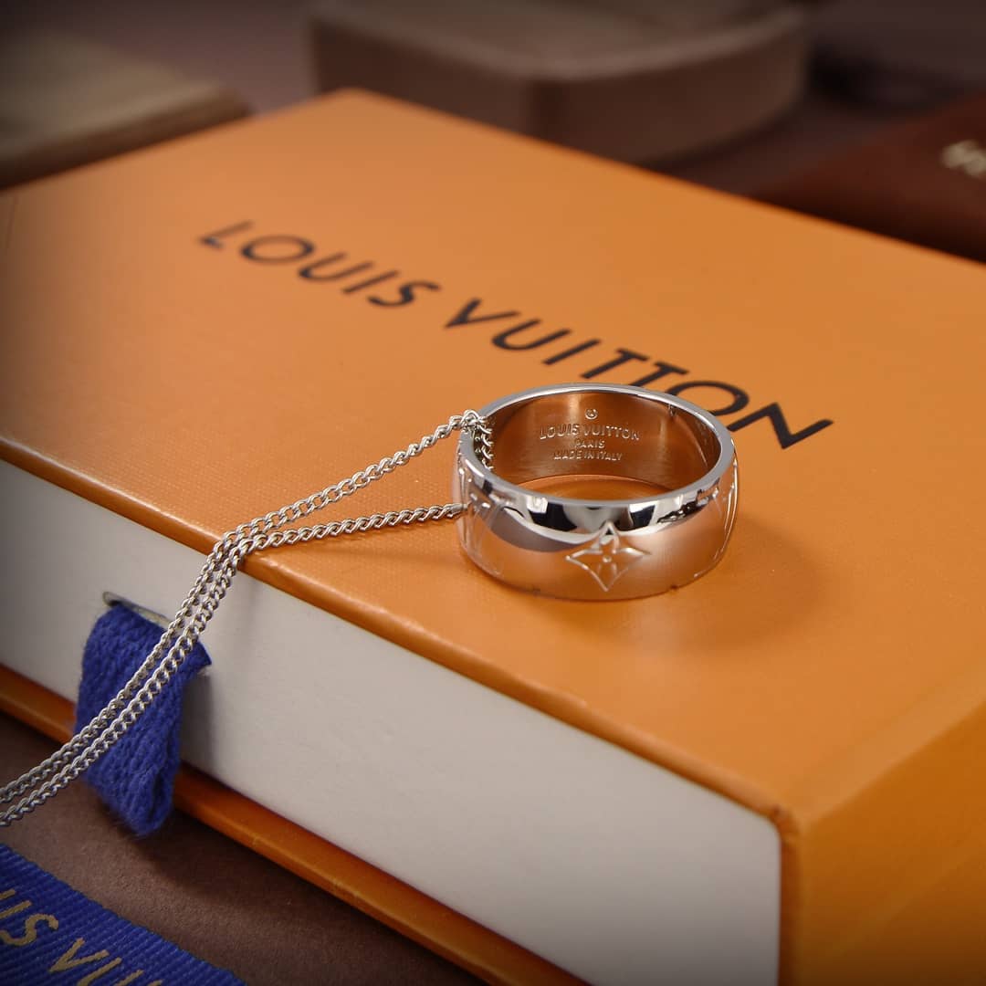 7 Star Louis vuitton Necklace - DEEPREPS