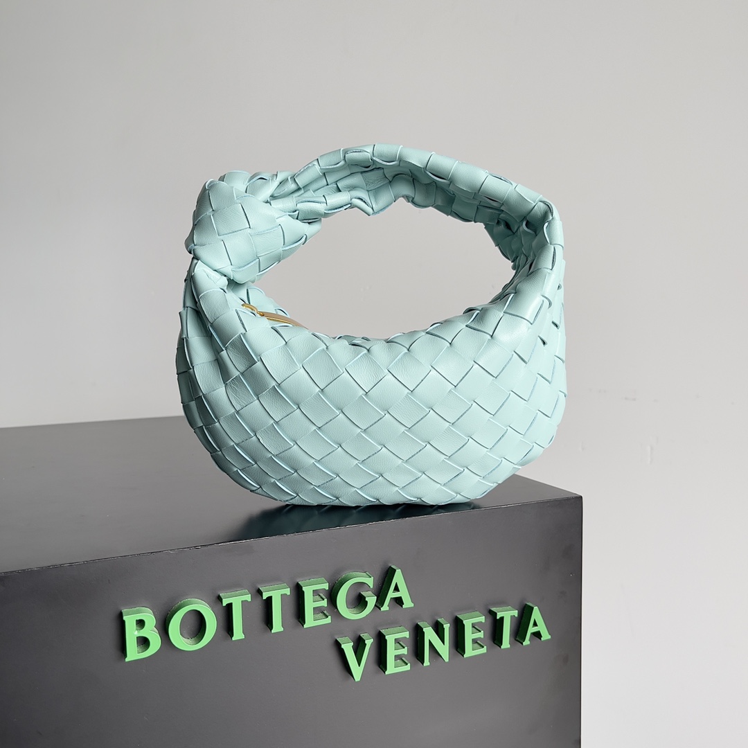 Bottega Veneta Woman - DEEPREPS