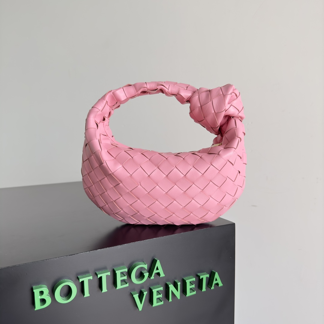 Bottega Veneta Woman - DEEPREPS