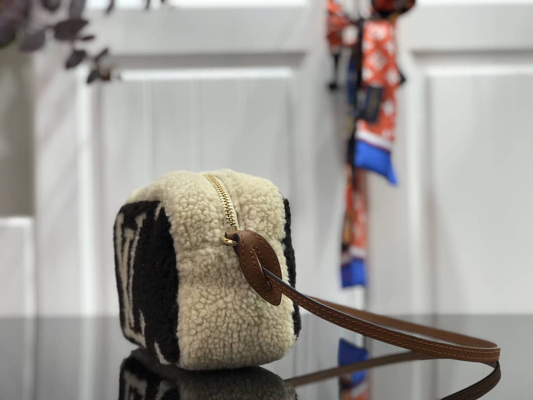 Louis Vuitton Giant Monogram Teddy Replica Shoulder Bag M68599 - DEEPREPS