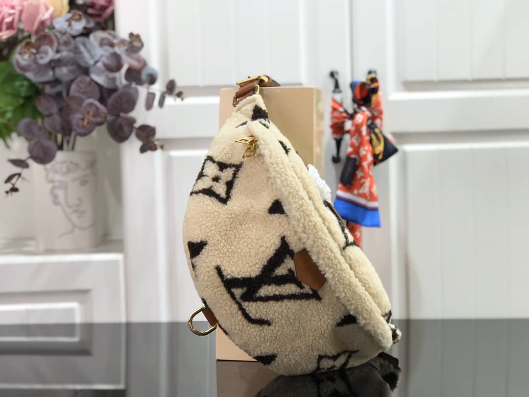 Louis Vuitton Giant Monogram Teddy MM Replica Waist Bag M55425 - DEEPREPS