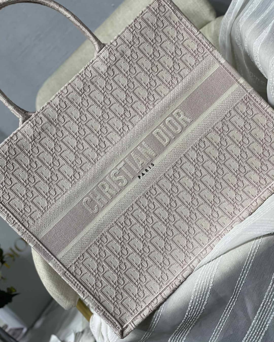 Christian Dior CD Book Embroidery Replica Tote - DEEPREPS