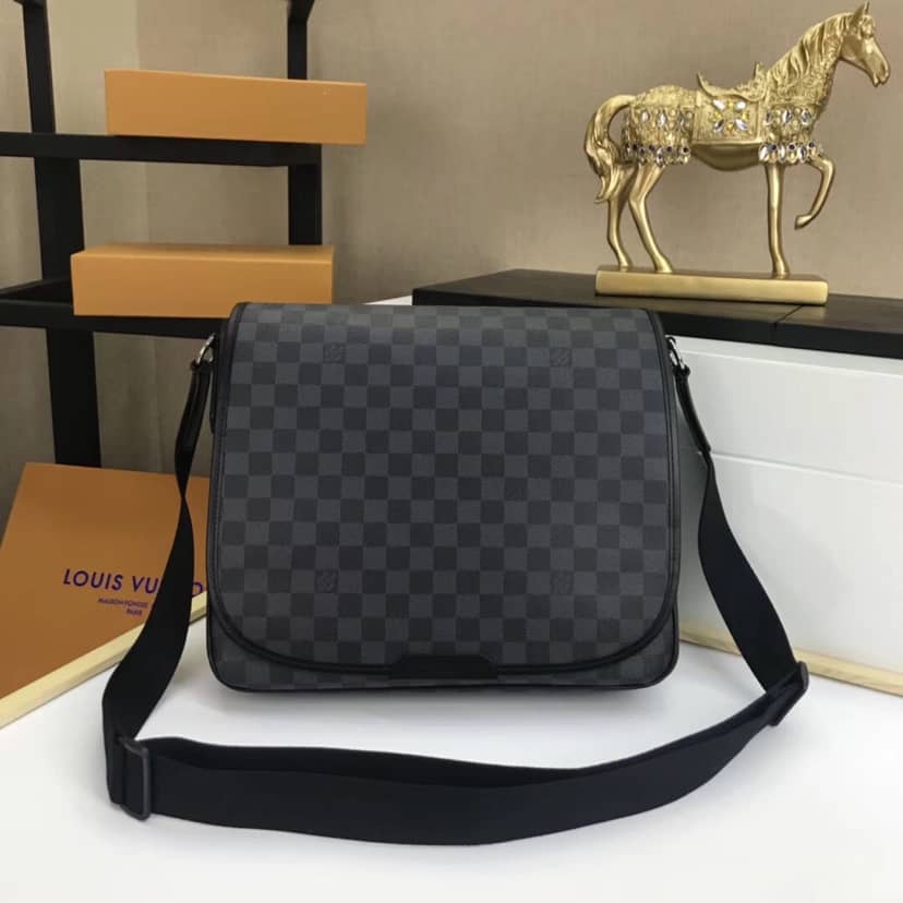 Louis Vuitton Damier Graphite Daniel MM Replica Shoulder Bag N58029 - DEEPREPS