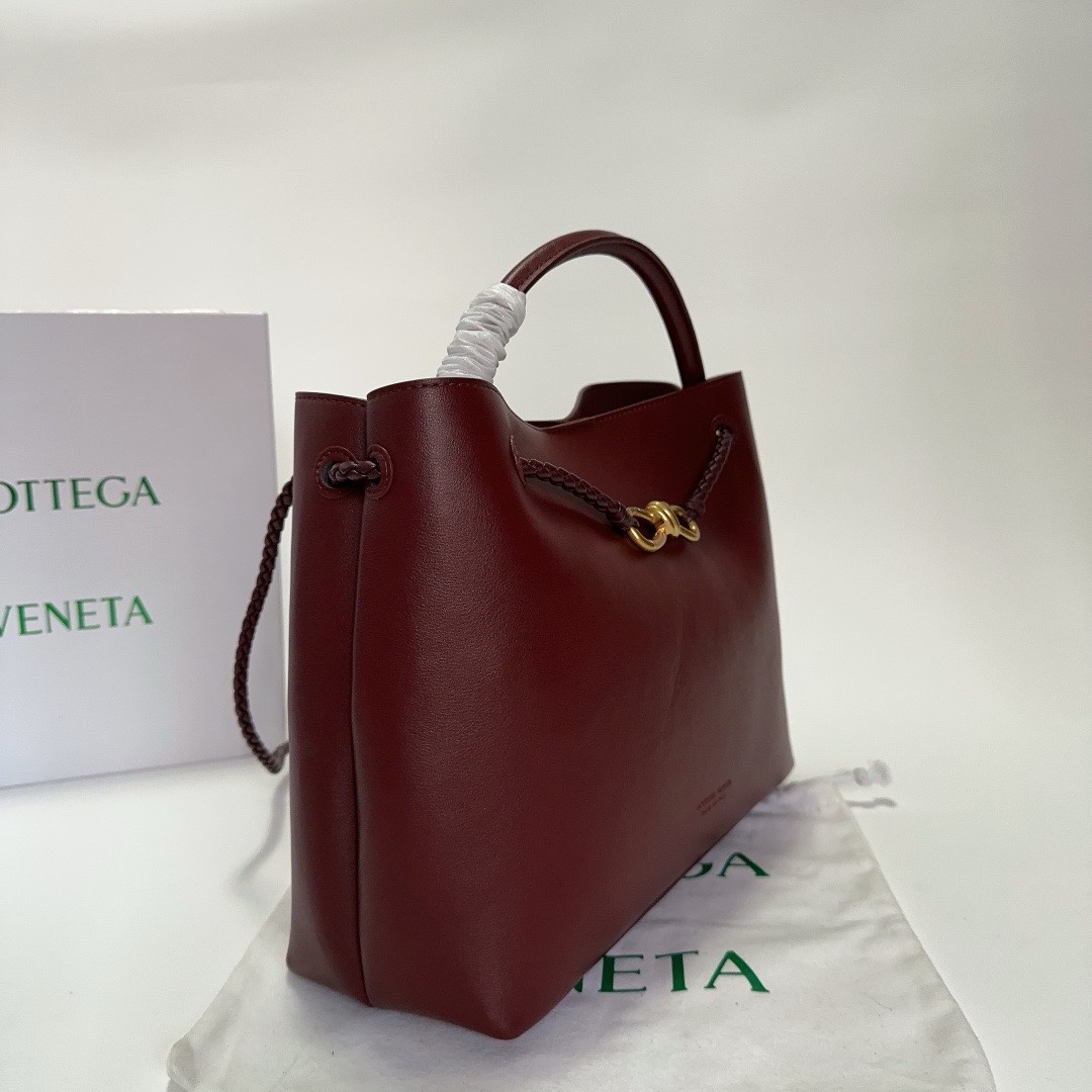 Bottega Veneta Woman - DEEPREPS