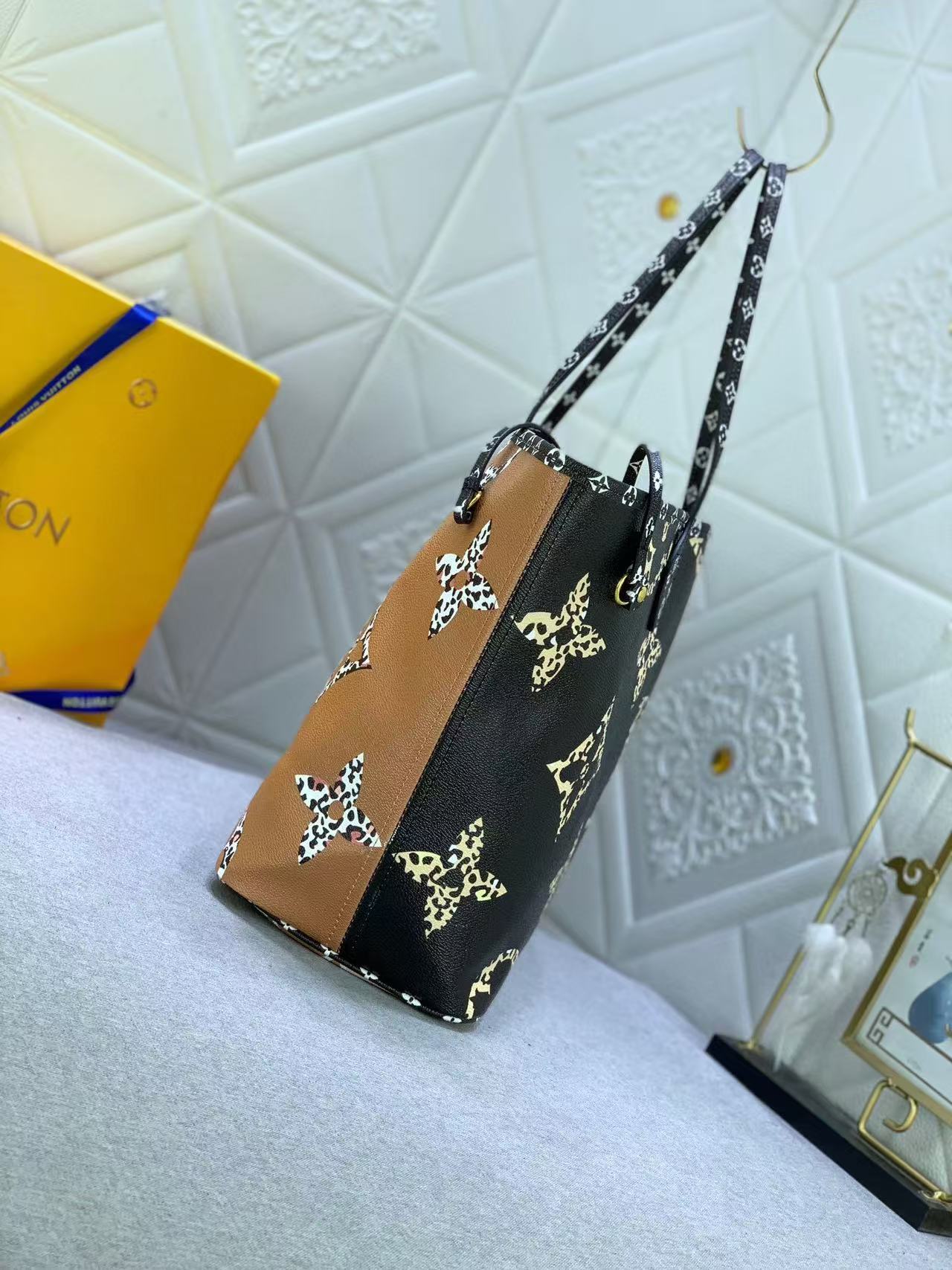 Louis Vuitton Monogram Giant Jungle Neverfull MM Bag Replica Yellow M40995 - DEEPREPS