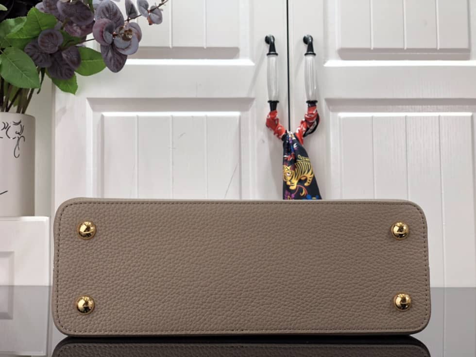 Louis Vuitton Capucines MM Beige M59066 Replica Shoulder Bag - DEEPREPS