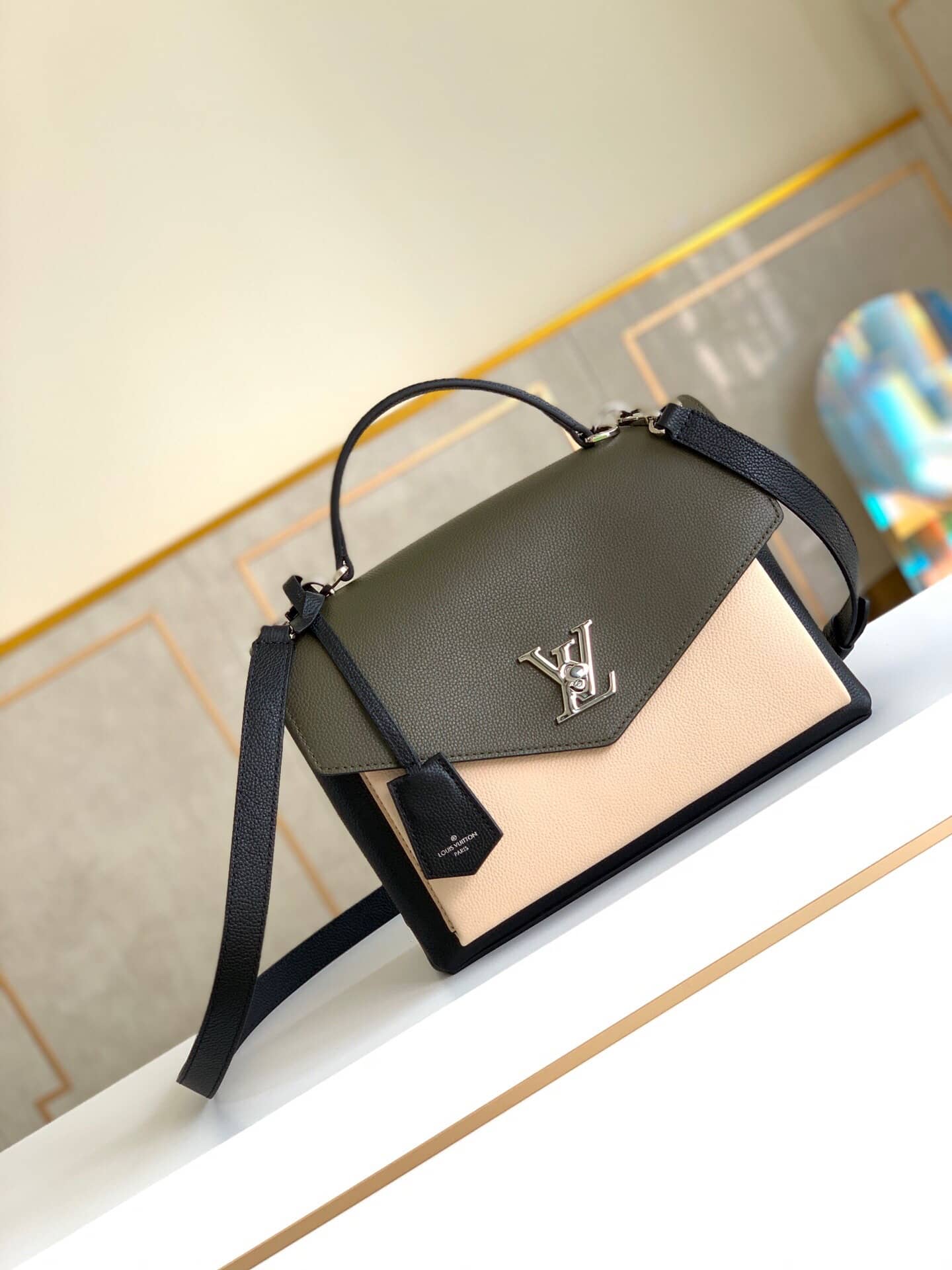 Louis Vuitton Laurier Toffee Latte MyLockme Bag Replica M55323 - DEEPREPS