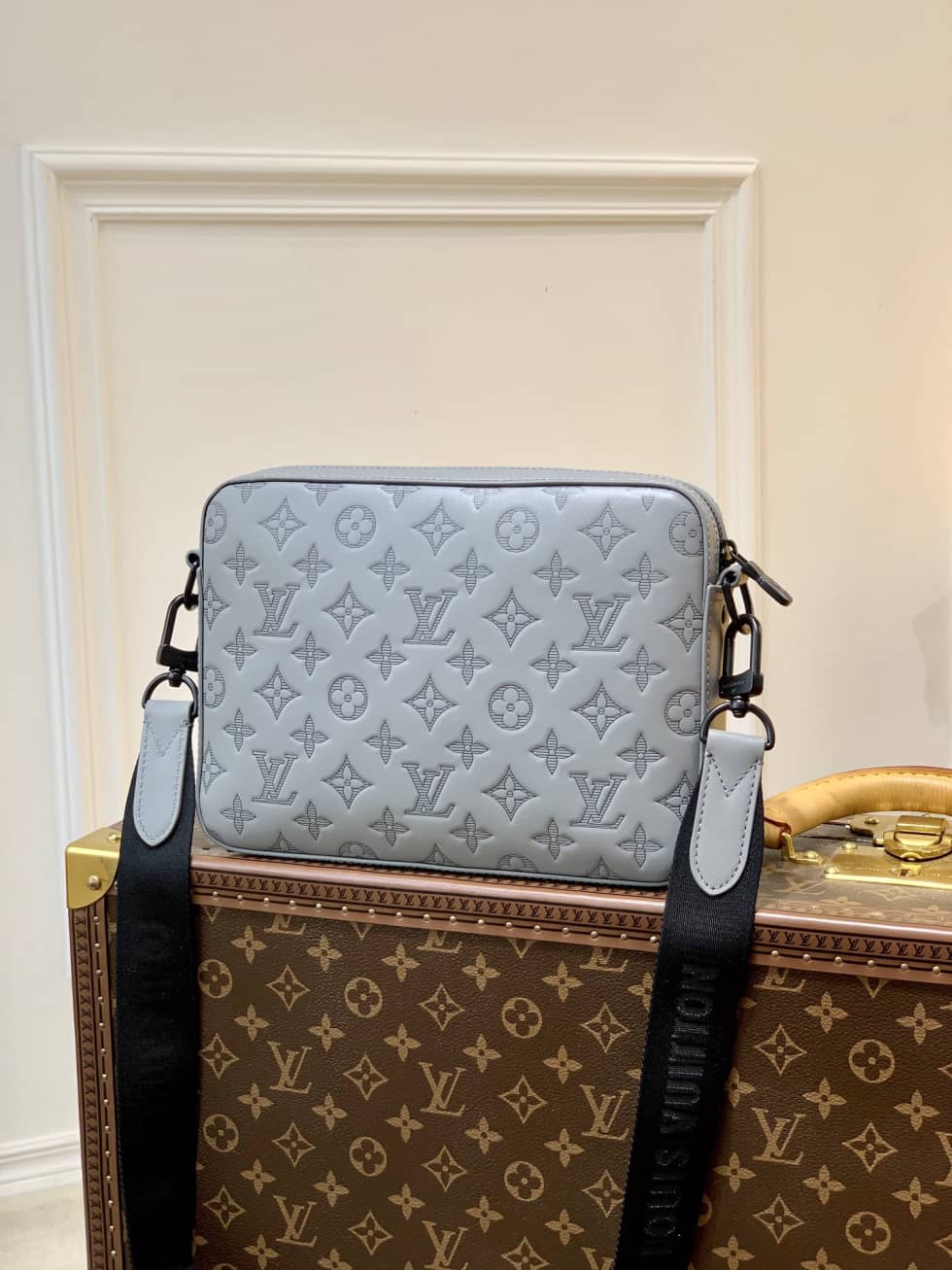 Louis Vuitton Alpha Monogram Satellite Silver M44169 Replica Messenger Bag - DEEPREPS