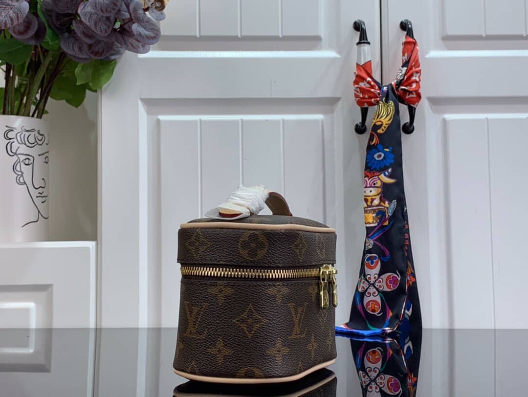 Louis Vuitton Mini Monogram Canvas Beauty Case Replica M44496 - DEEPREPS