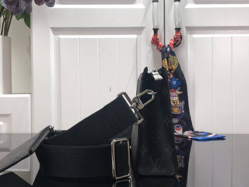 Louis Vuitton Gaston Wearable Wallet Monogram Eclipse Reverse Black M81018 Replica - DEEPREPS