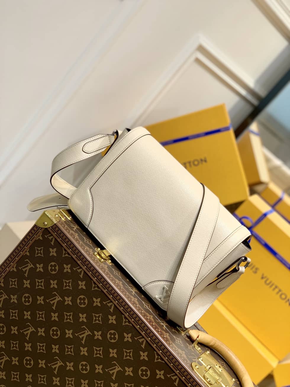 Louis Vuitton New Flap Taiga Noir M30807 Replica Messenger Bag - DEEPREPS