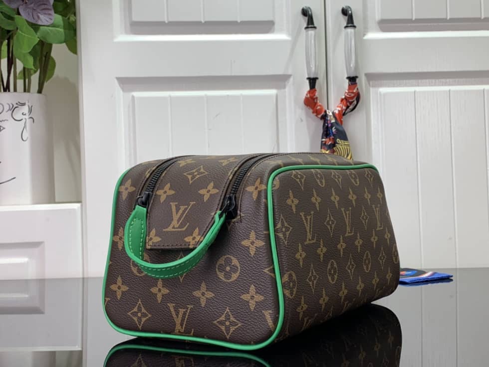 Louis Vuitton Dopp Kit Monogram Canvas Toilet Pouch M46253 Replica - DEEPREPS