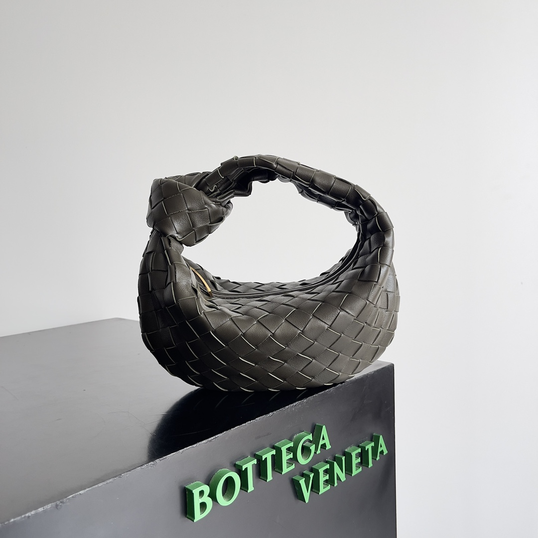 Bottega Veneta Woman - DEEPREPS