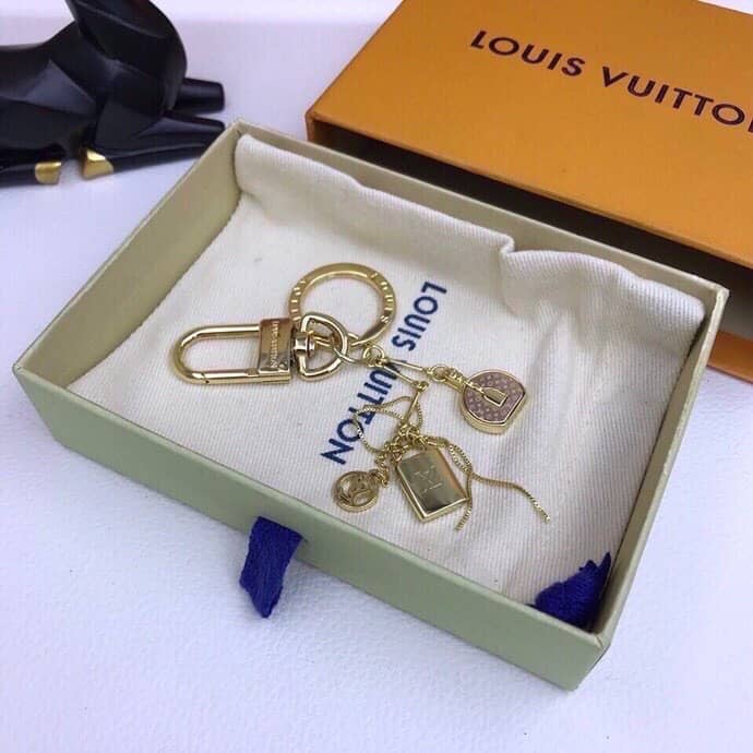 Knockoff Louis Vuitton Logo Key Chain - DEEPREPS