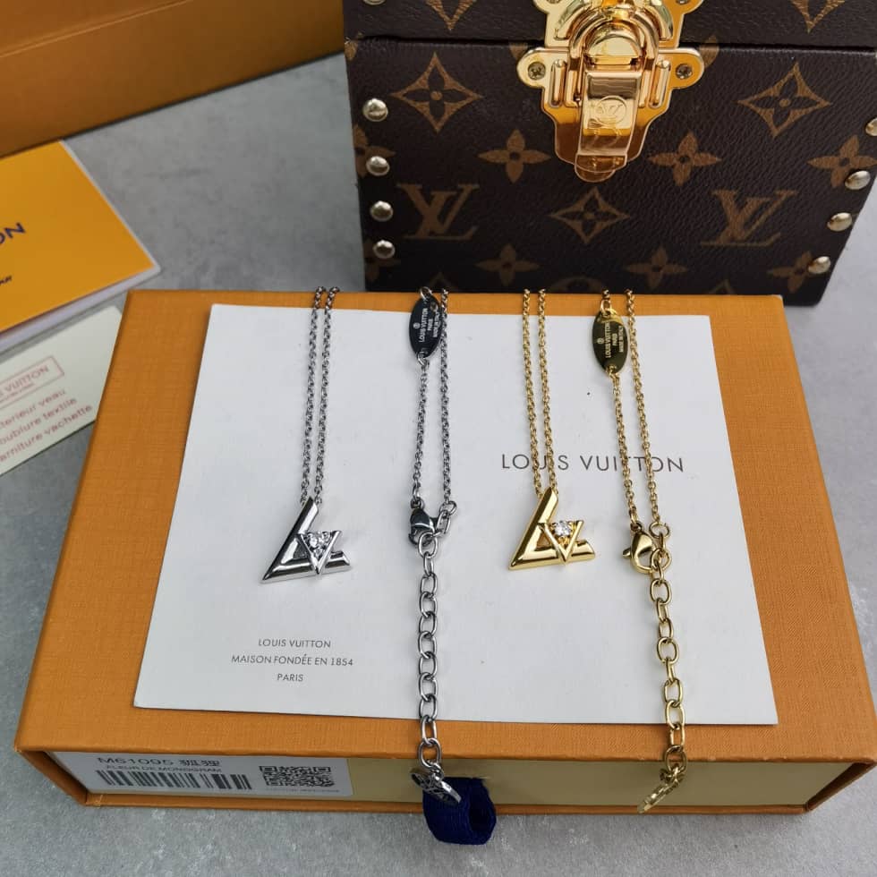 Wholesale Louis vuitton Logo Necklace - DEEPREPS