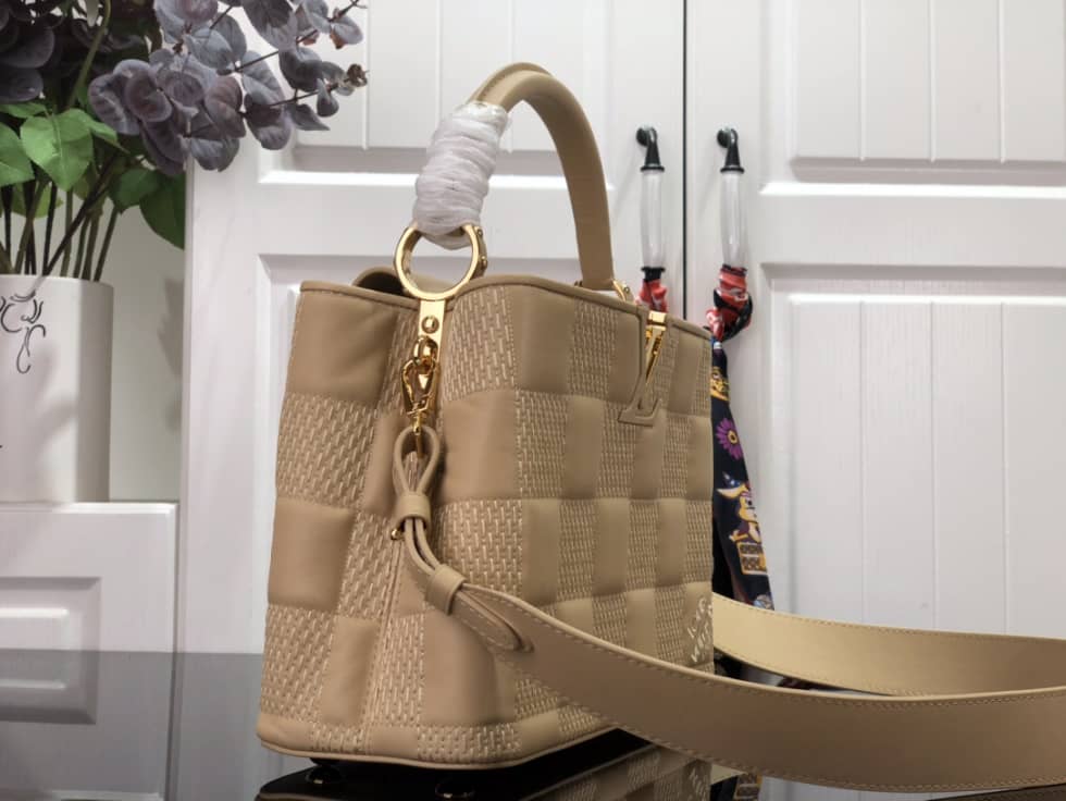 Louis Vuitton Capucines MM Beige M59225 Replica Shoulder Bag - DEEPREPS