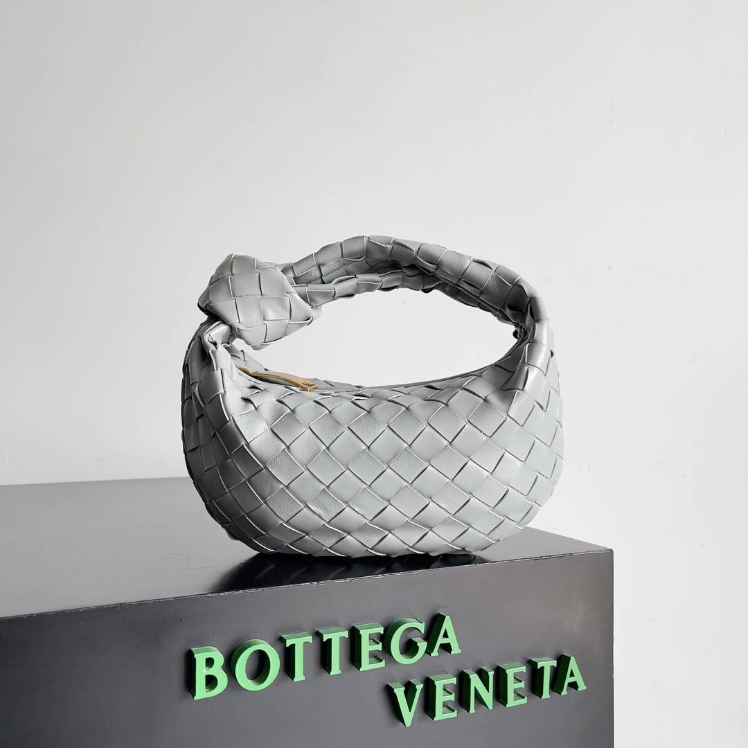 Bottega Veneta Woman - DEEPREPS